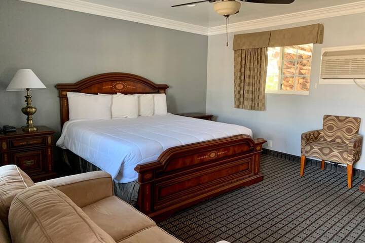 Room 27 of 70