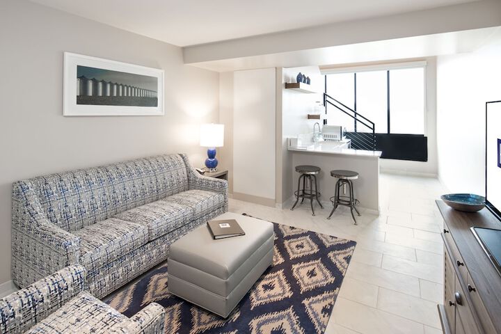 Hotel Renovo Des Moines UrbandaleTapestry Collection Hilton