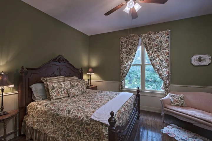INN ON THE CREEK