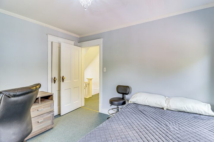 Walkable Abode in Stroudsburgs Business District!