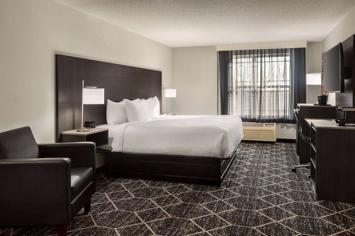 La Quinta Inn & Suites by Wyndham Lake George