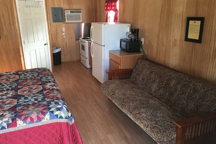 Whispering Creek Lodging & RV Resort