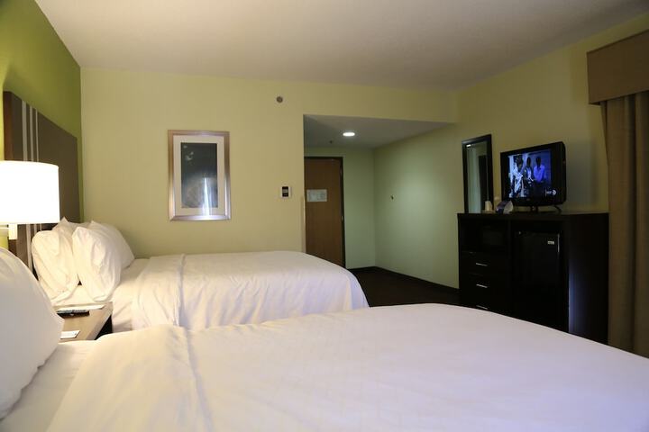 Holiday Inn Express Hotel & Suites Cleveland by IHG