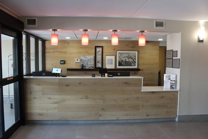 Hotel Interior 8 of 36