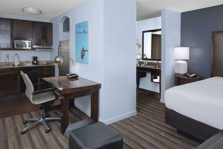 Room 16 of 40