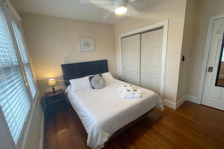 Cozy Large House close to TUFTS / Harvard/MIT 4BR