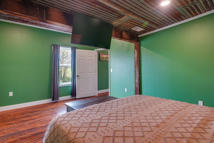 Near Wineries: Country Condo in New Haven