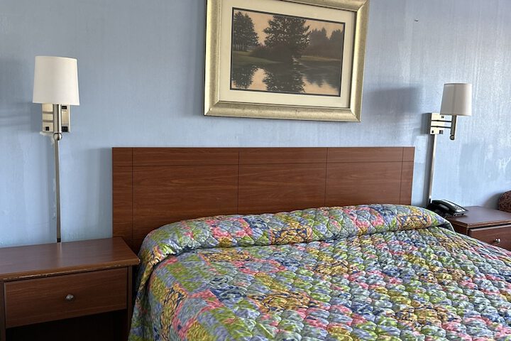 Room 10 of 17