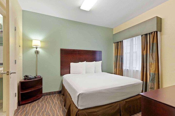 Room 32 of 52