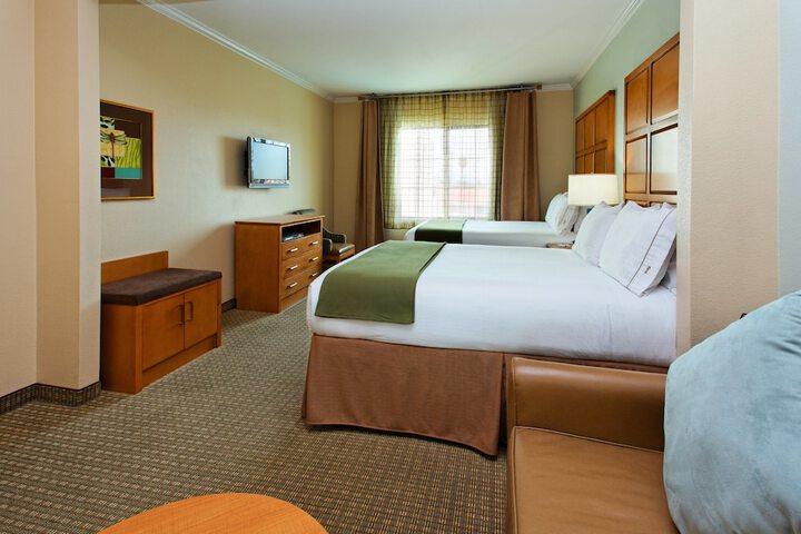 Holiday Inn Express & Suites Santa Clara-Silicon Valley by IHG