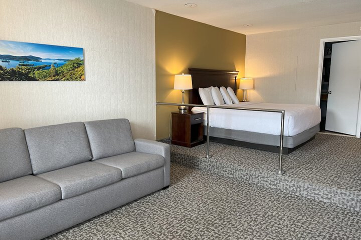 The Georgian Lakeside Resort