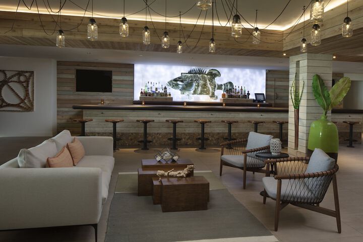 Lounge 136 of 155