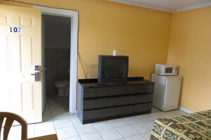Room 9 of 13