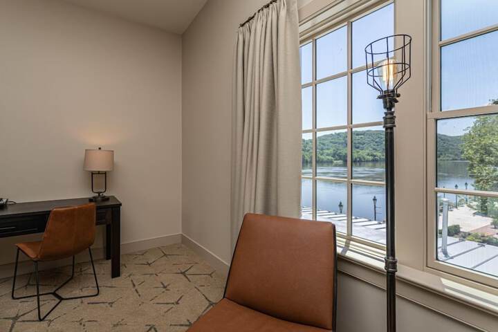 Room 46 of 81