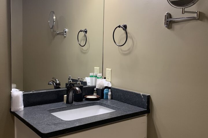 Room 7 of 18