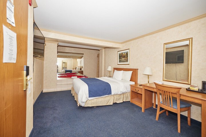 Room 14 of 37