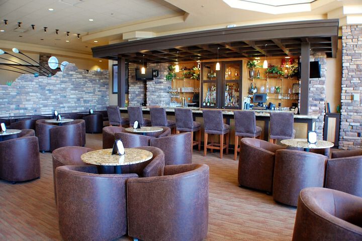 Lounge 39 of 69