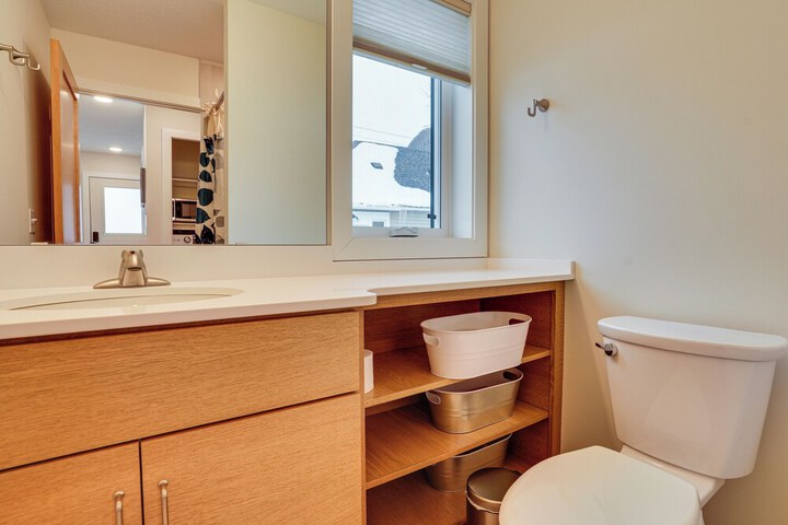 1 Mi to Carleton College: Wfh-friendly Apartment