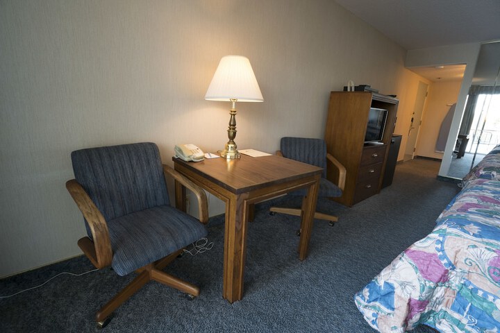 Room 13 of 29