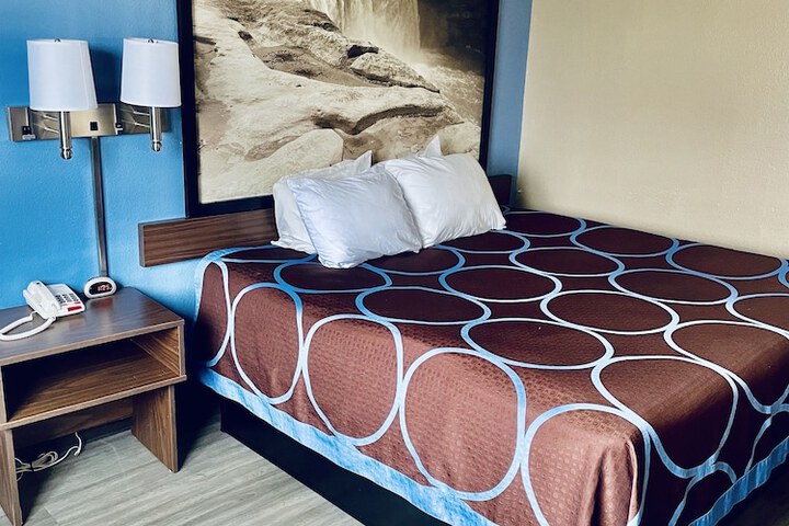 Room 17 of 24