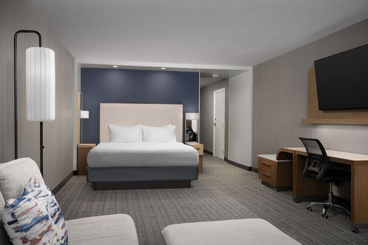 Room 18 of 37