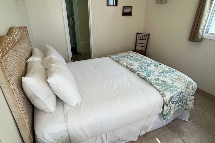 Room 25 of 28