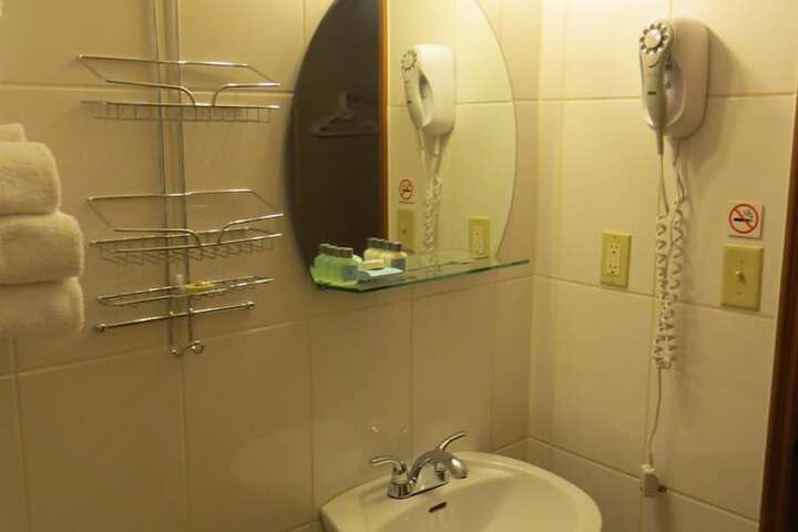Room 9 of 29