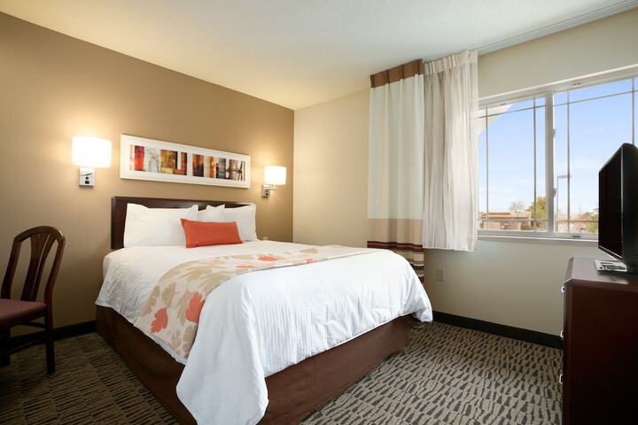 Room 15 of 38