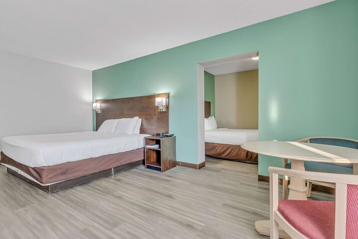 Room 10 of 38