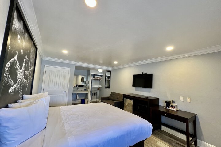 Room 105 of 152