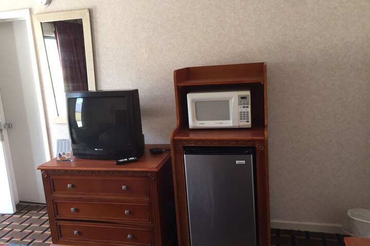 Room 6 of 33