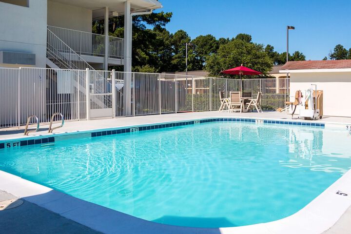 Pool 10 of 36