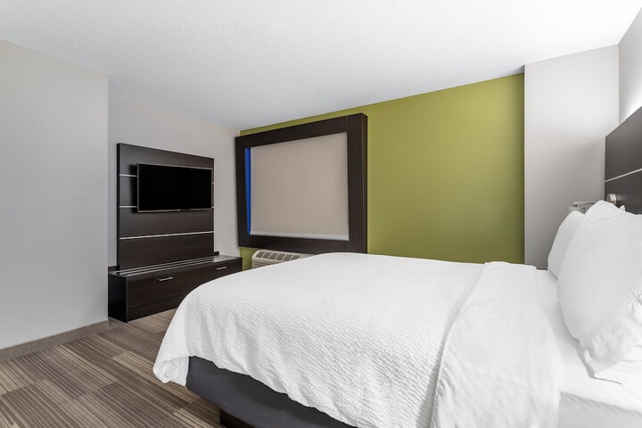Holiday Inn Express & Suites Vadnais Heights by IHG