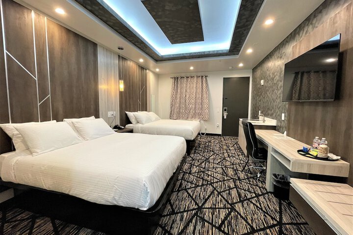 Comfeeni Inn and Suites