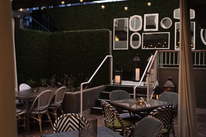 Lounge 76 of 87
