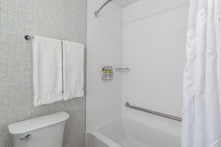 Holiday Inn Express & Suites Brandon by IHG