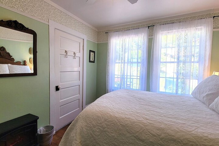 Room 48 of 113