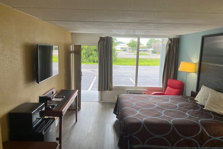 Room 8 of 23