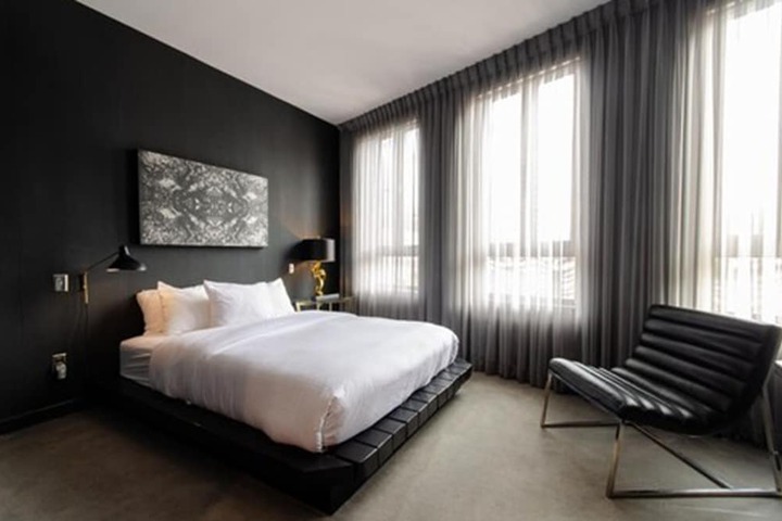 Room 10 of 18