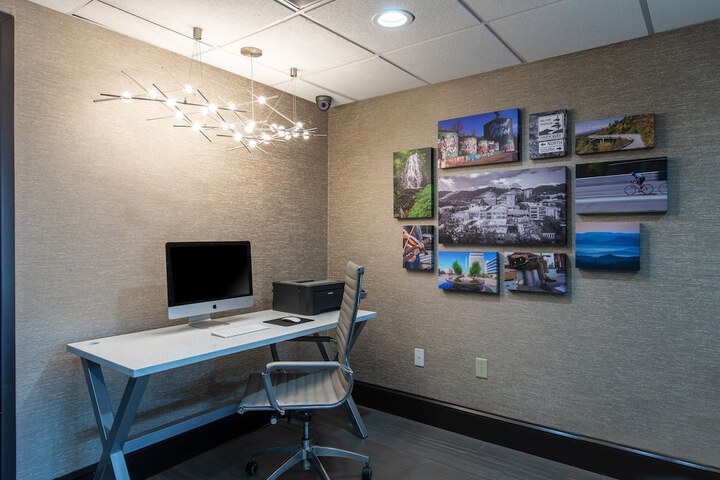 Business Center 21 of 22