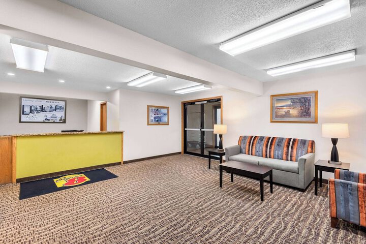 Super 8 by Wyndham Oelwein