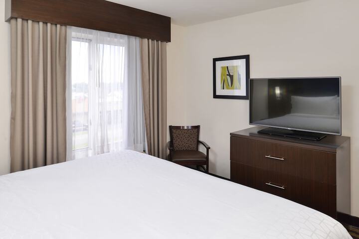 Room 17 of 37