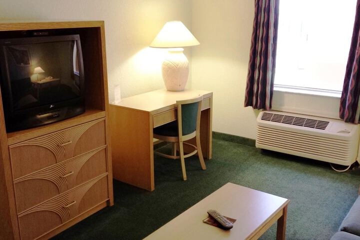 Room 9 of 35