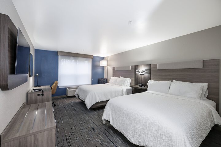 Room 33 of 46