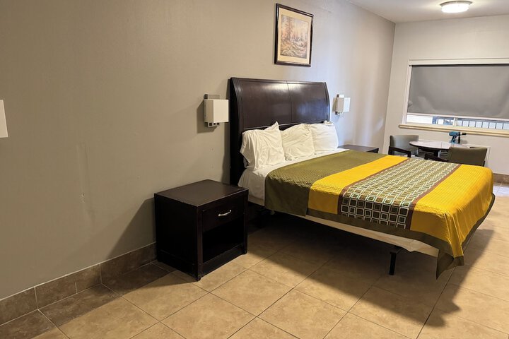 Texas Inn and Suites City Center at University Dr.