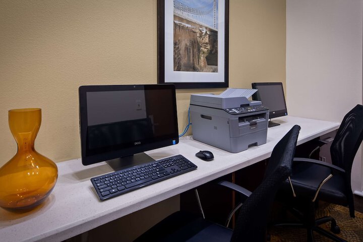 Business Center 28 of 28
