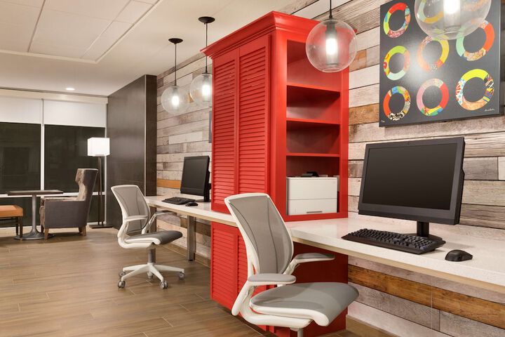 Business Center 34 of 35