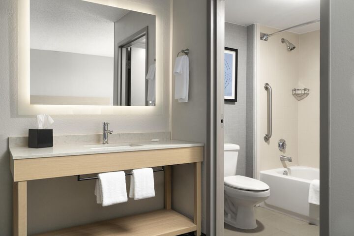 Hyatt Select Richmond / Chester