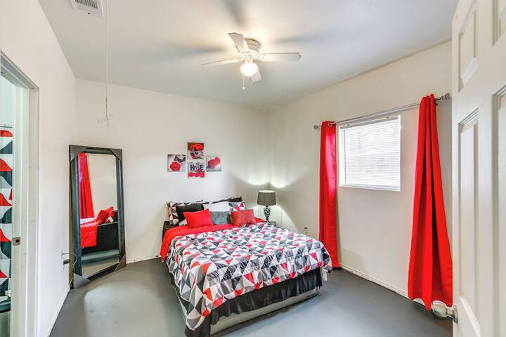 6 Mi to Nature Preserve: Apartment Near Lindale!