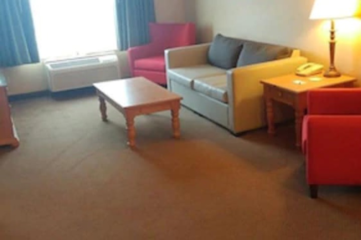 Country Inn & Suites by Radisson Waterloo, IA